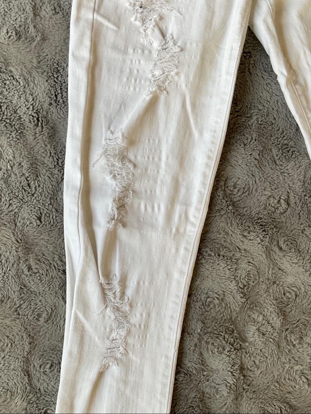 Women’s White Distressed Skinny Jeans - Picture 2 of 5